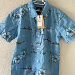 Quicksilver Breezy and fun short-sleeved shirt in Blue Hawaiian print.
